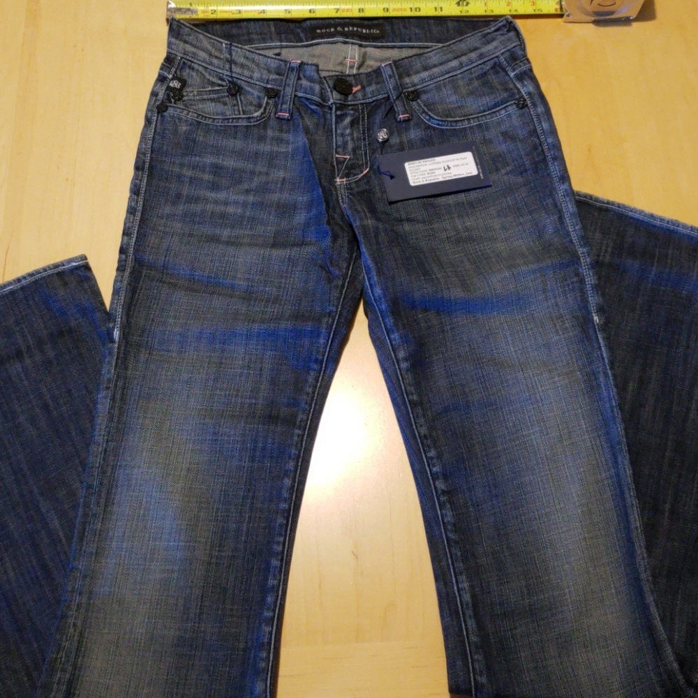 Lower Bootcut jeans with pink flap pocket